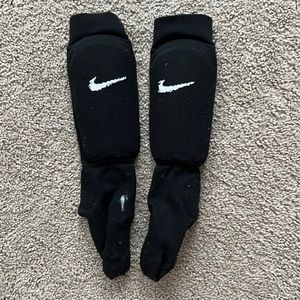 Nike Size youth small soccer shin guards
